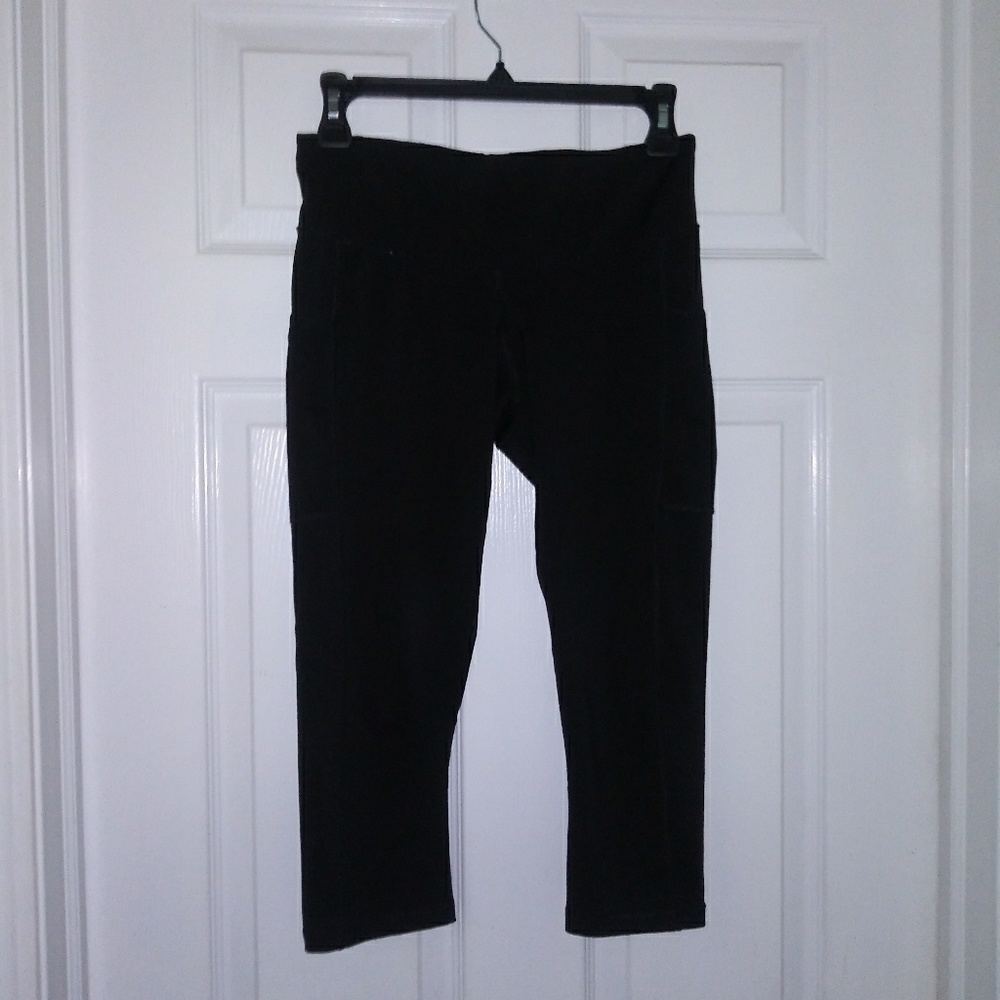 💜Womens athletic capris w/ side pocket.